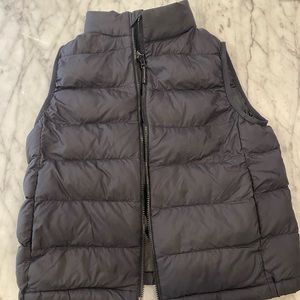 Uniqlo black puffer vest unisex size 7/8 EUC